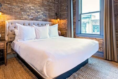 Hip Urban Loft - Small Town Charm - 124 Lofts #1 ウェスト・ダンディー エクステリア 写真